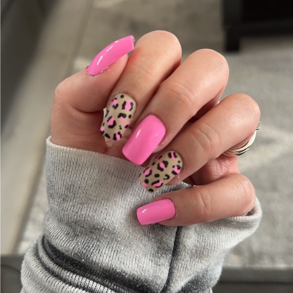 Meet your Posher, Christina - Picture 2 of 6